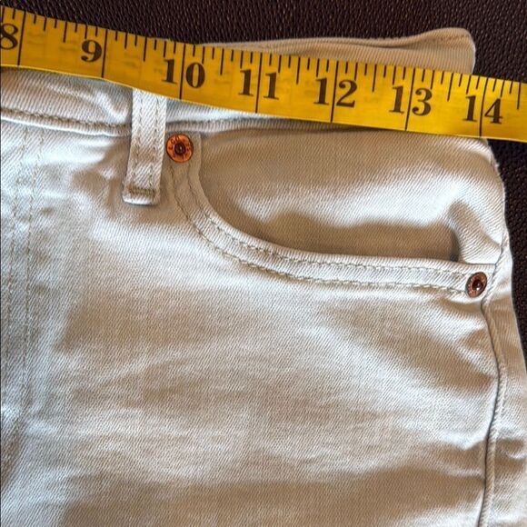 Levi's Light Denim Jean Shorts High-Waisted Cut Off size 28 - Picture 5 of 7
